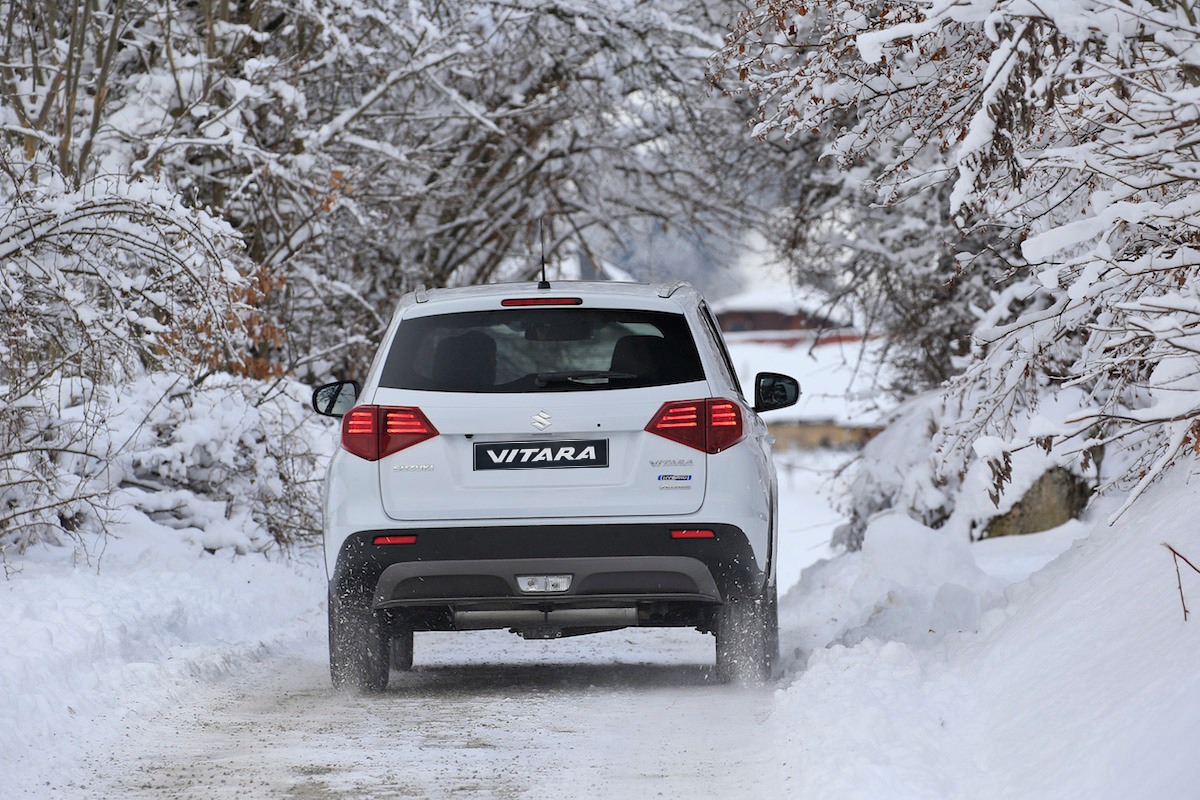 Consejos básicos de la DGT para conducir sobre la nieve sin dificultad